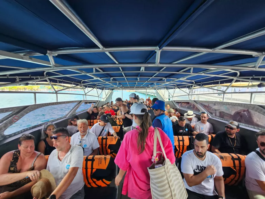 Inne i hurtigbåten Koh Phangan - Koh Samui