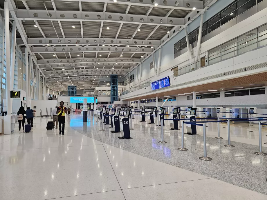 SXM lufthavn, avgangshallen
