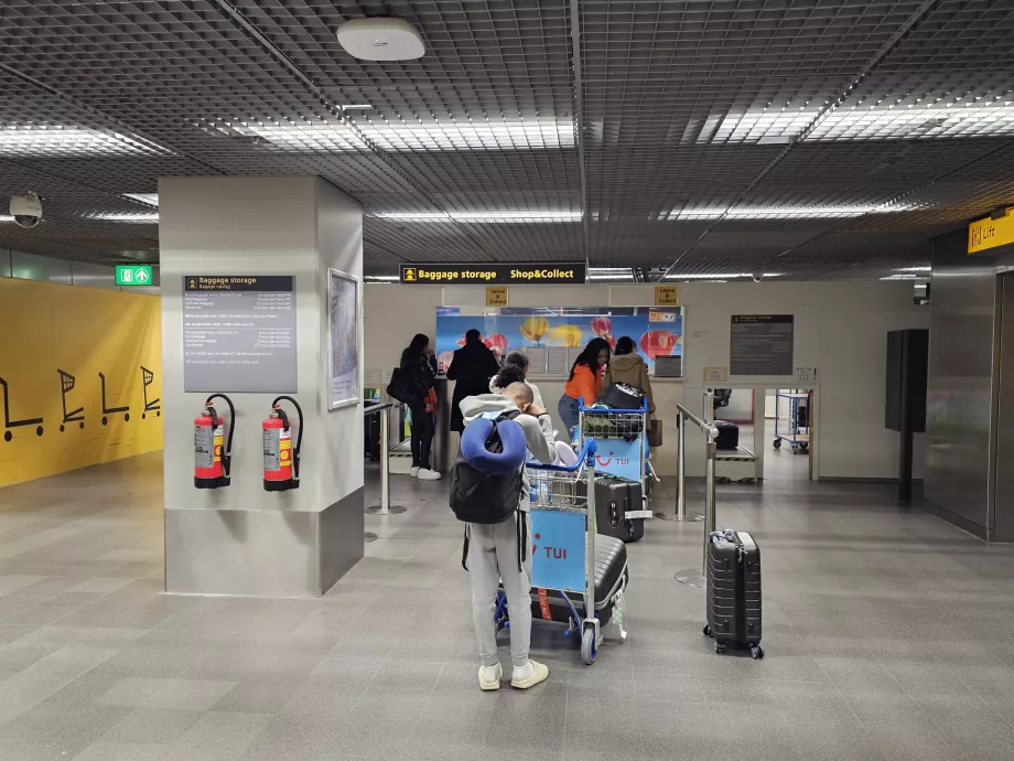 Bagasjerom, offentlig område