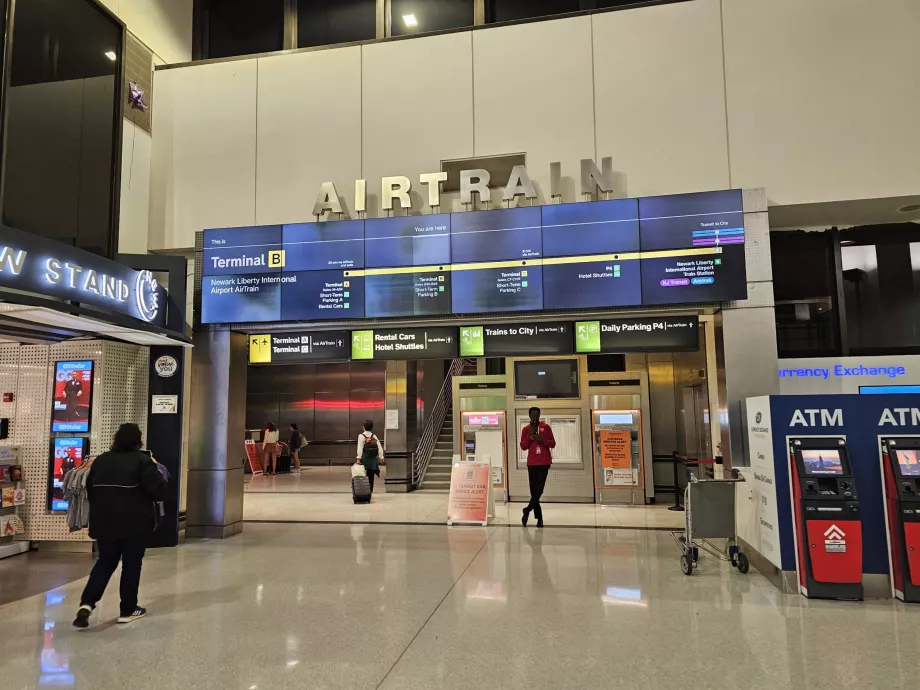 Inngangen til Airtrain-stasjonen