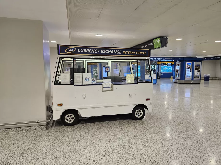 Pengeveksling i ankomsthallen