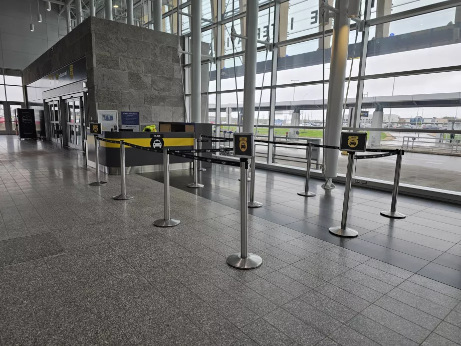 Drosjeholdeplass inne i ankomsthallen
