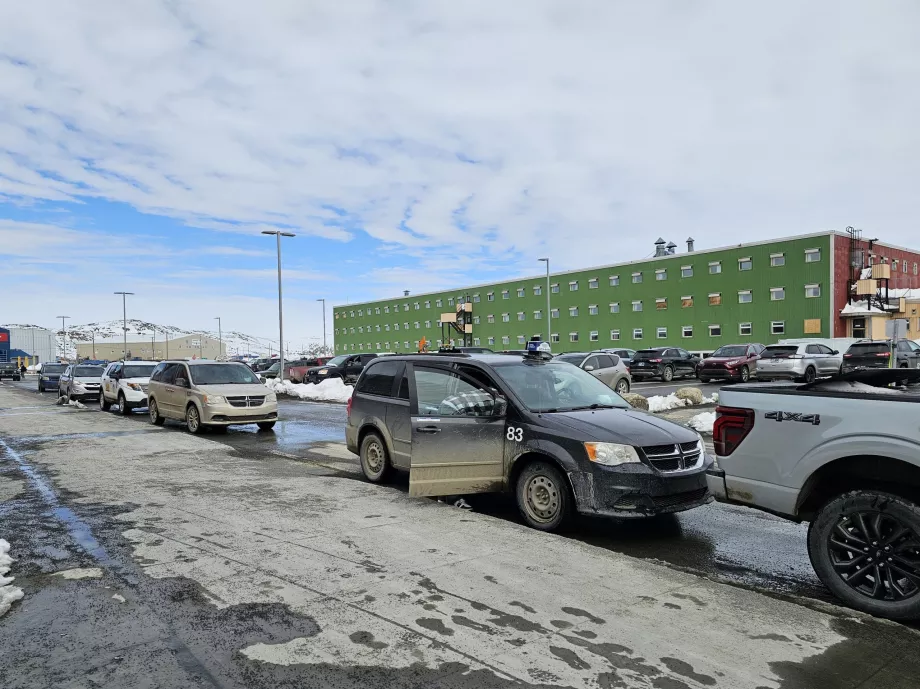 Taxi foran ankomsthallen