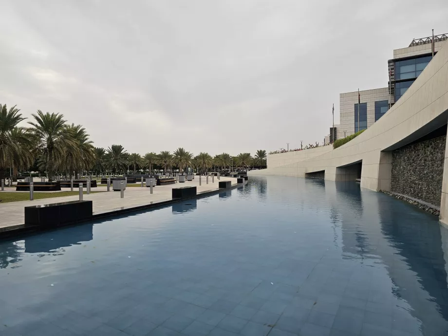 Parker foran flyplassen