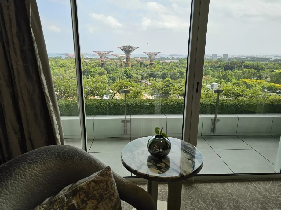 Vårt rom med balkong og utsikt