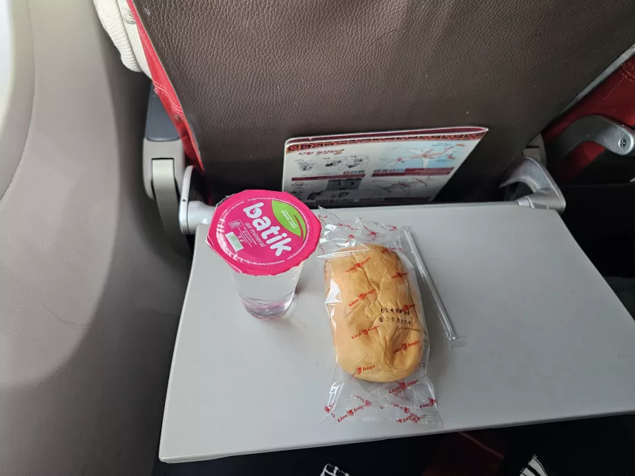 Forfriskninger på en kort innenriksflyvning