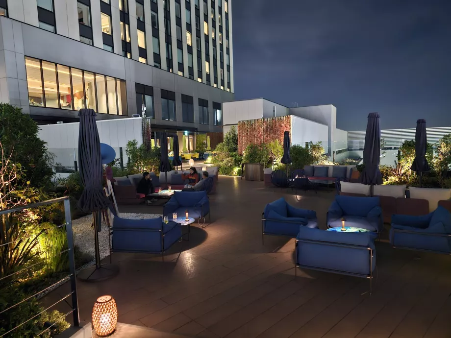 Utendørsterrassen til restauranten Gallery 11