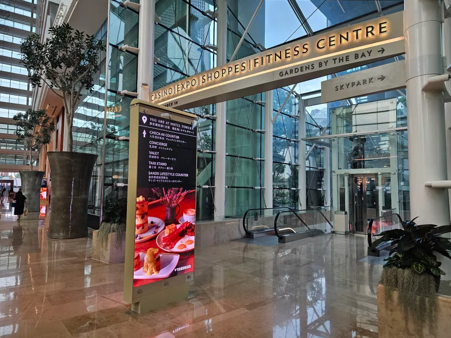 Inngang fra hotellet til kjøpesenteret