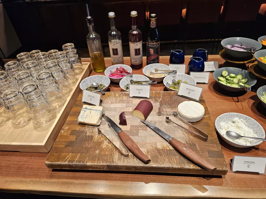 Frokost - ost, oliven og oljer