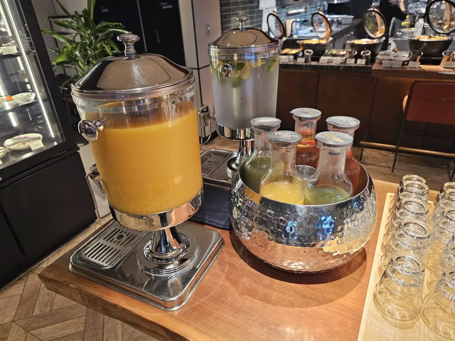 Frokost - juice og vann