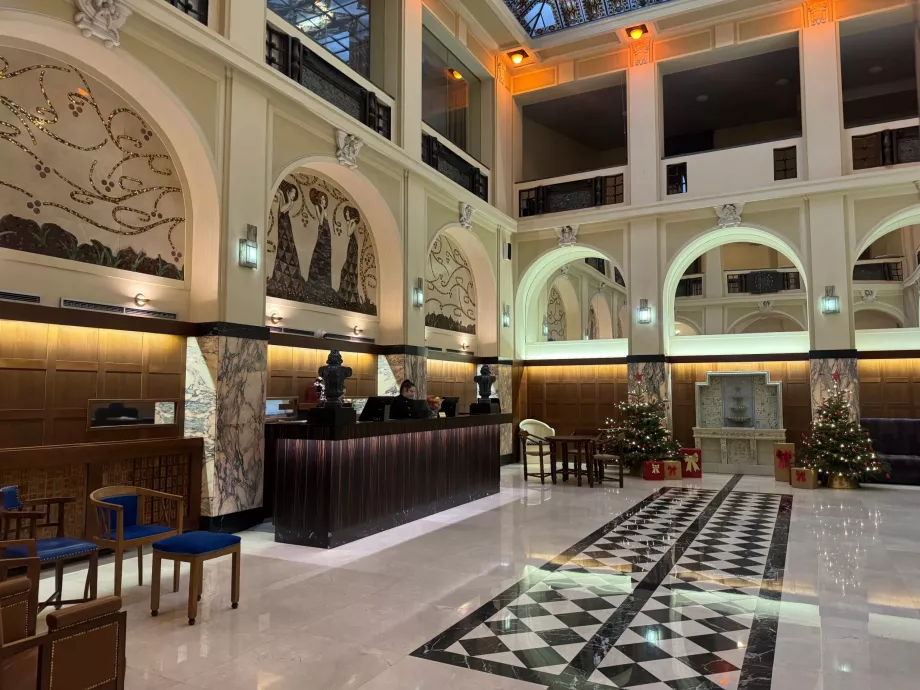 Hotellets lobby og resepsjon