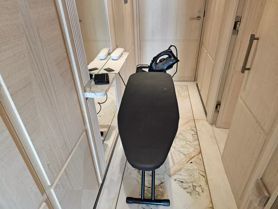 Strykebrett på rommet