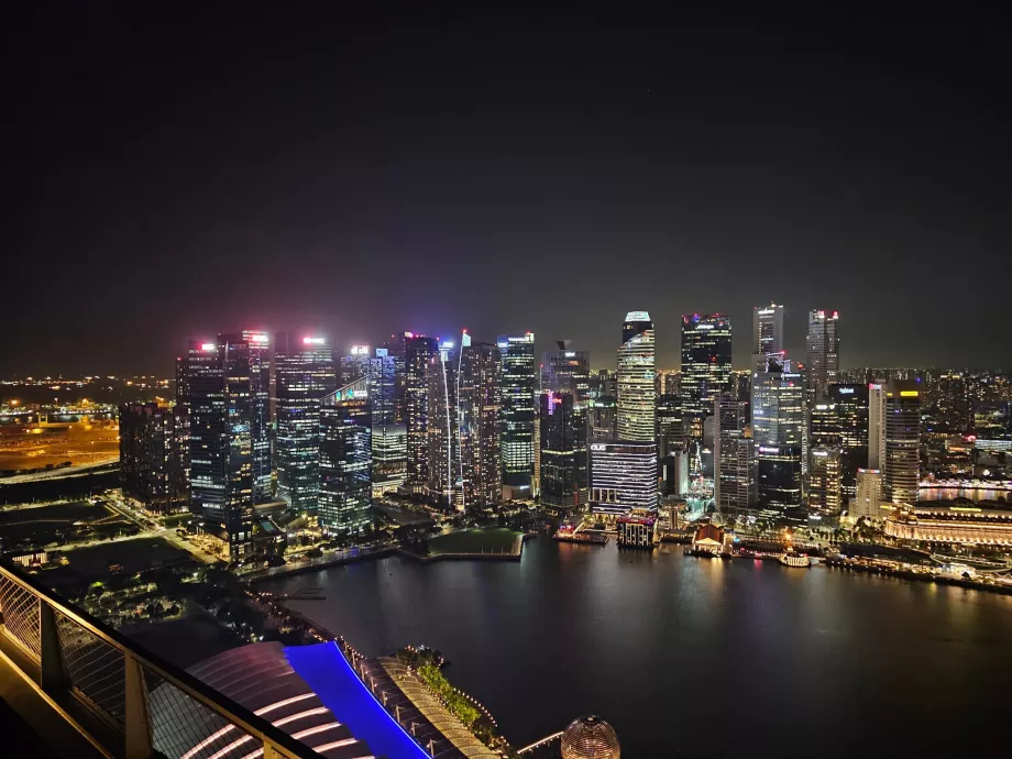 Nattutsikt over sentrum av Singapore