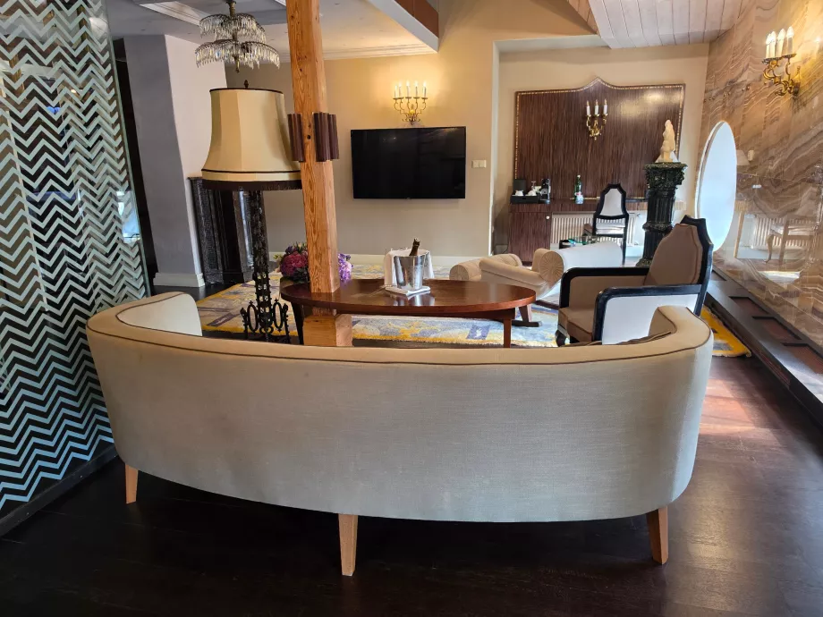 Stue i Onyx Tower-suiten