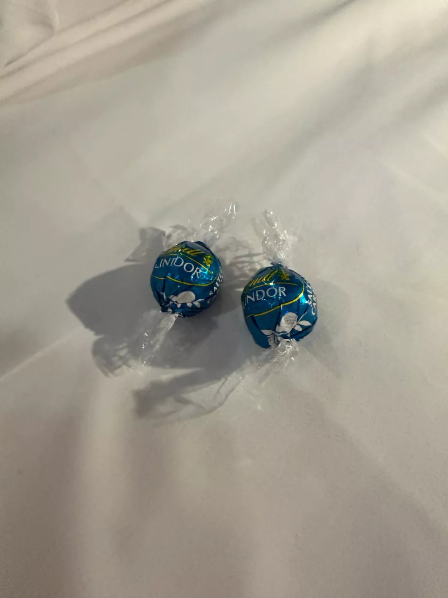 Lindor-sjokolade servert til kvelds-te