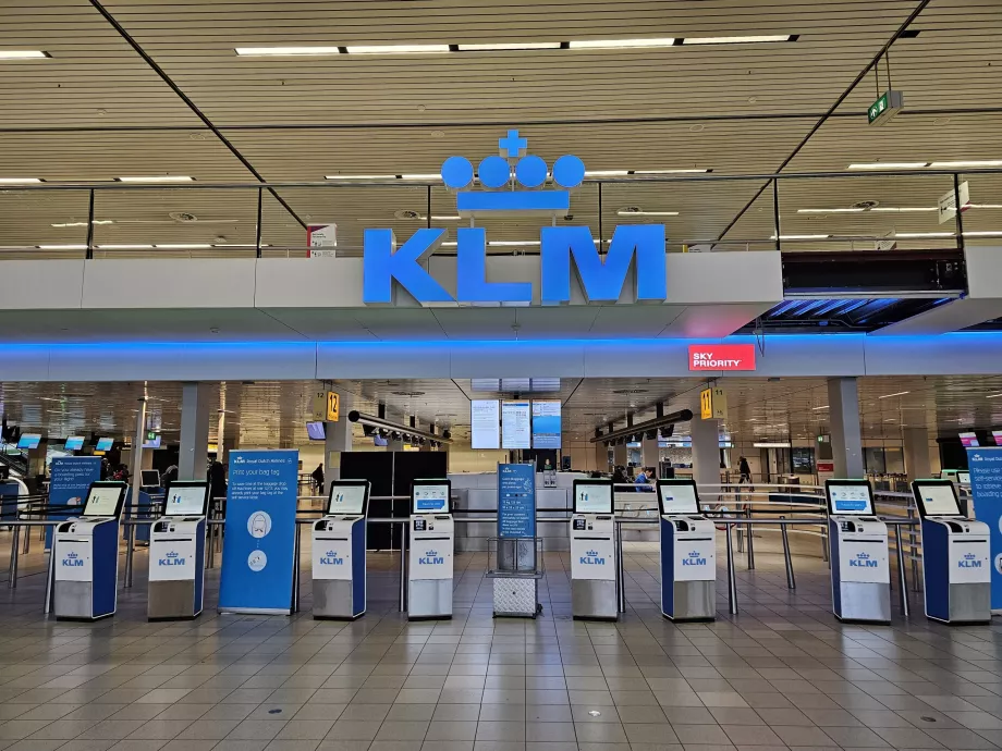 KLMs innsjekkingsskranker i Amsterdam