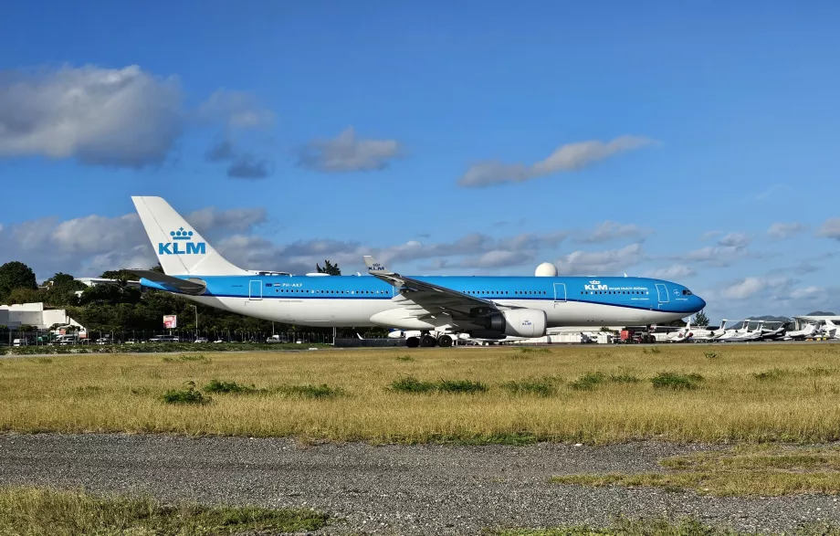 KLM på Sint Maarten lufthavn, SXM