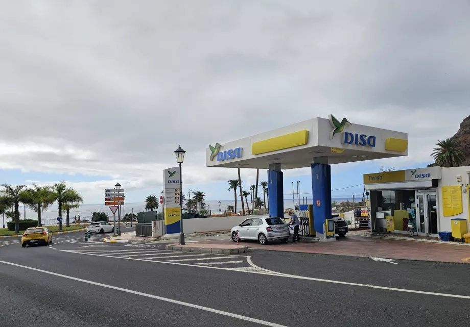Disa bensinstasjon