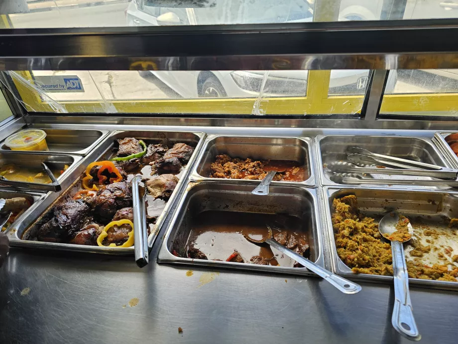 Tilbud på varm mat, Maho Market