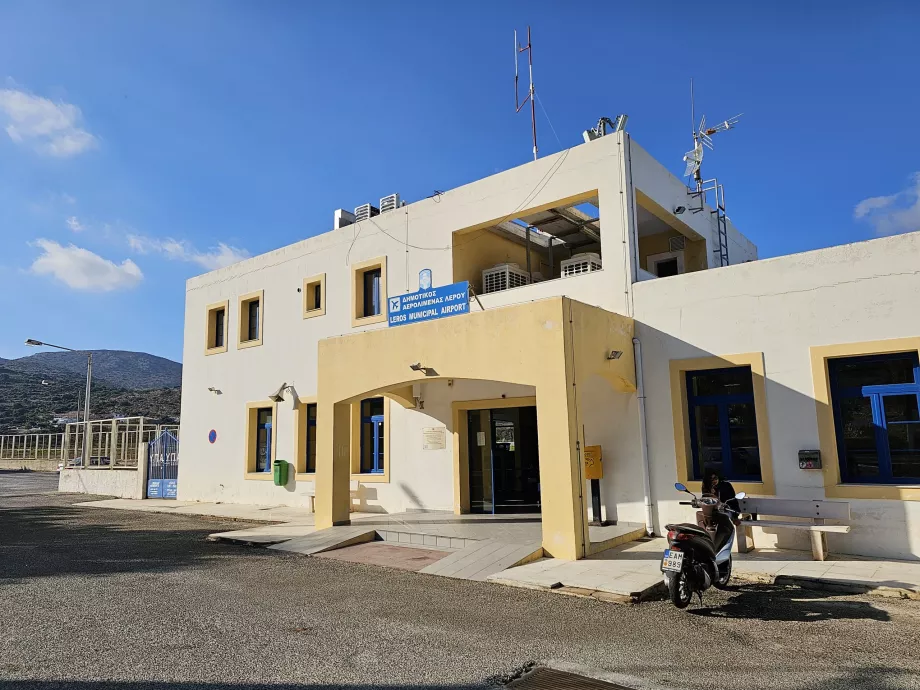 Leros lufthavns hovedterminal og eneste terminal