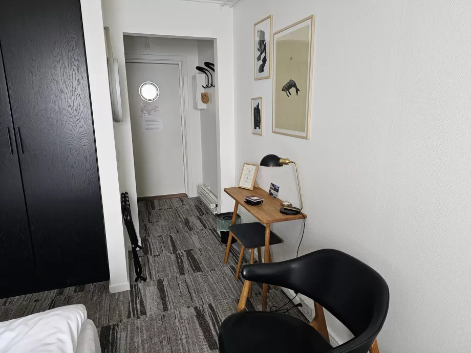 Inngang til et billig dobbeltrom