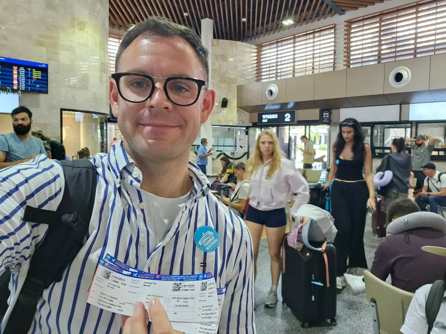 Meg med billetter til transferbuss + båt til Koh Samui