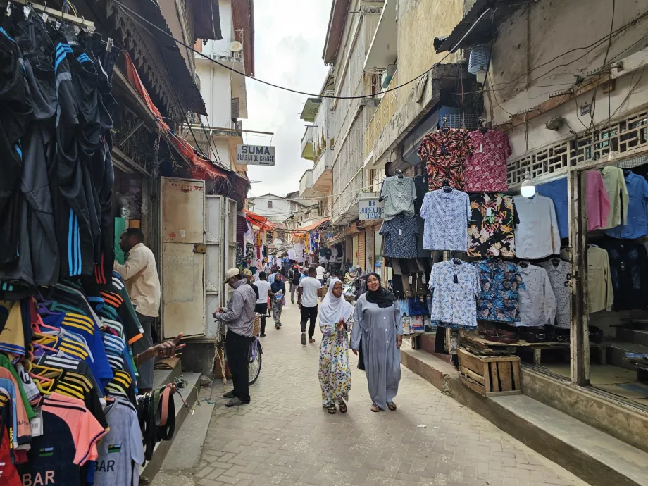 Darajani Souk, klær til salgs