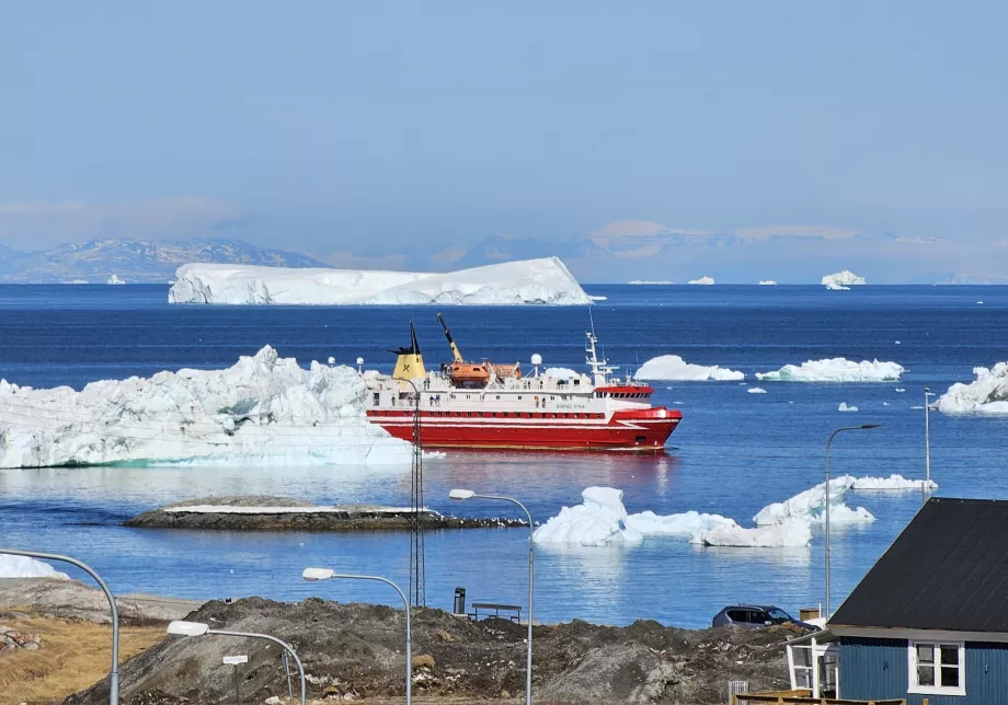 Ankomst av fergen til Ilulissat