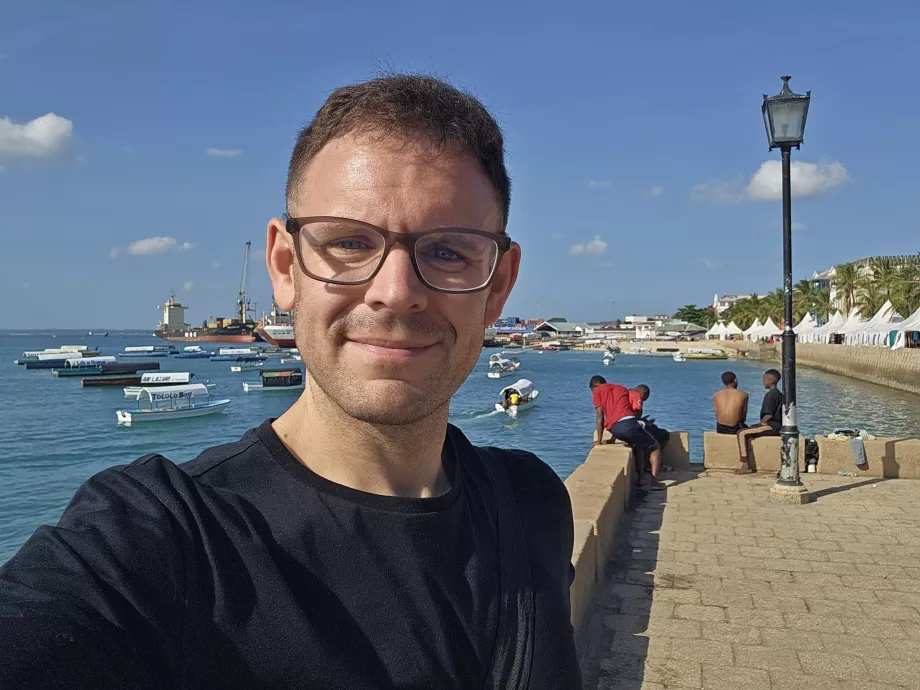 Jeg på Forodhani-promenaden