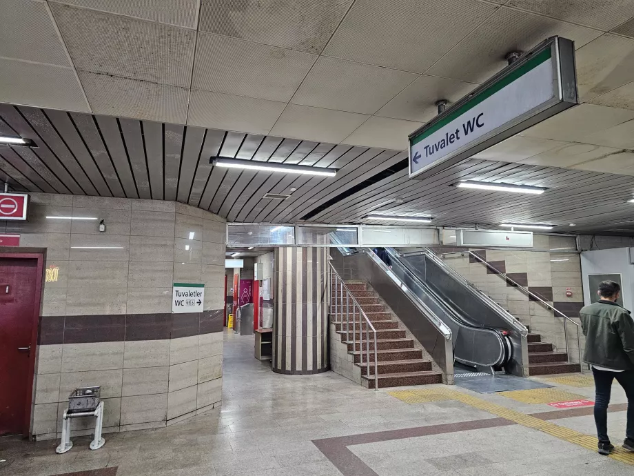 Offentlig toalett på metrostasjonen
