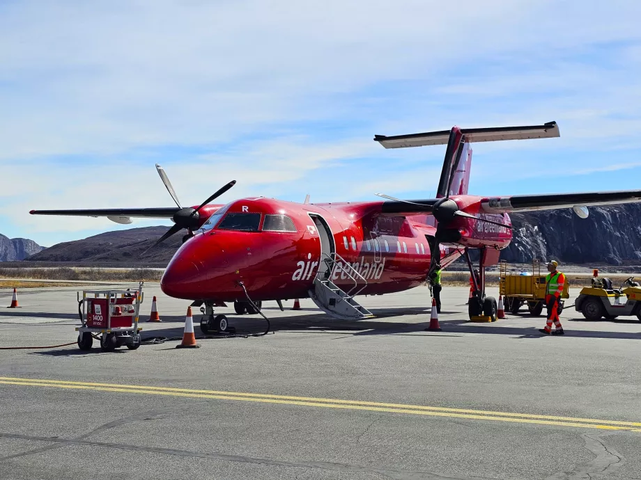 Dash 8-200, Air Greenland