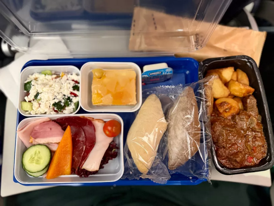 Middag om bord på SCAT Airlines
