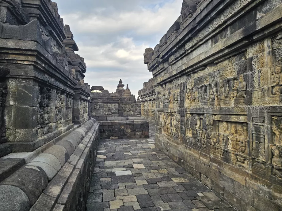 Dekorasjoner og relieffer, Borobudur-tempelet