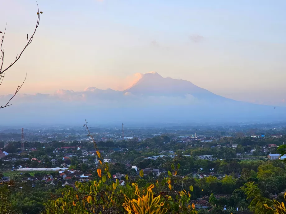 Ratu Boko, utsikt over vulkanen Merapi