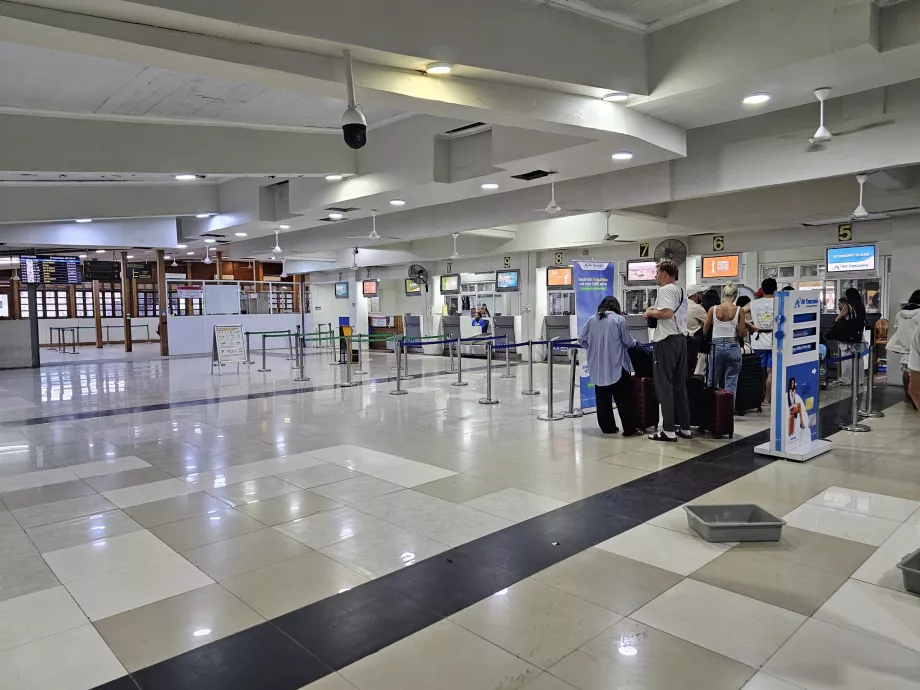 Terminal 2A, innsjekkingsskranker