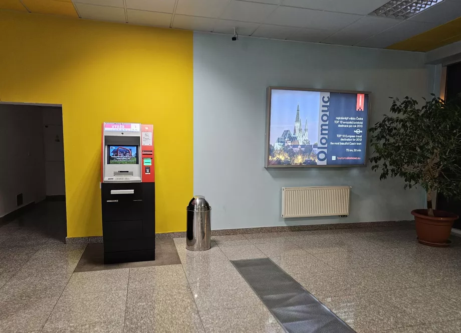 Minibank i ankomsthallen, BRQ lufthavn