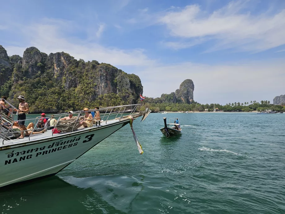 Fortøyning av store skip ved Railay