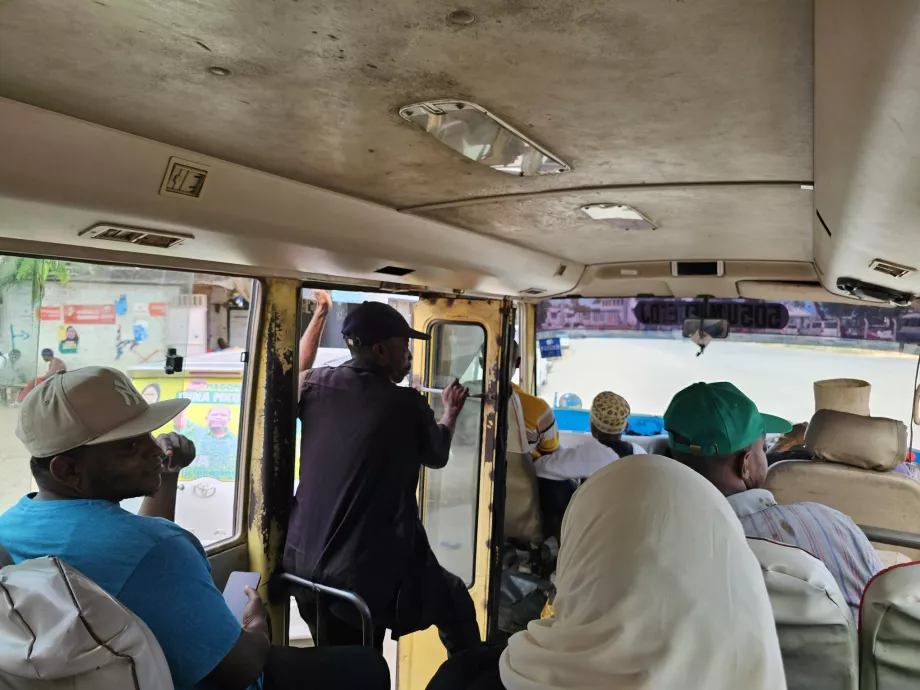 Konduktøren på bussen ga