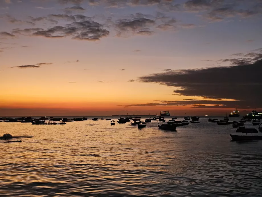 Solnedgang fra Forodhani-promenaden