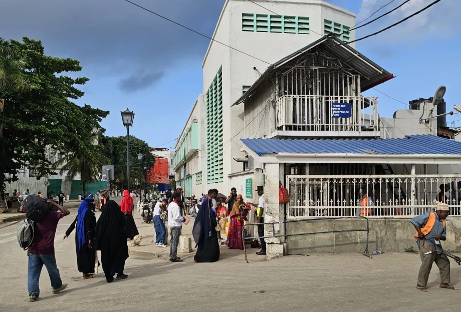 Inngangen til havneområdet