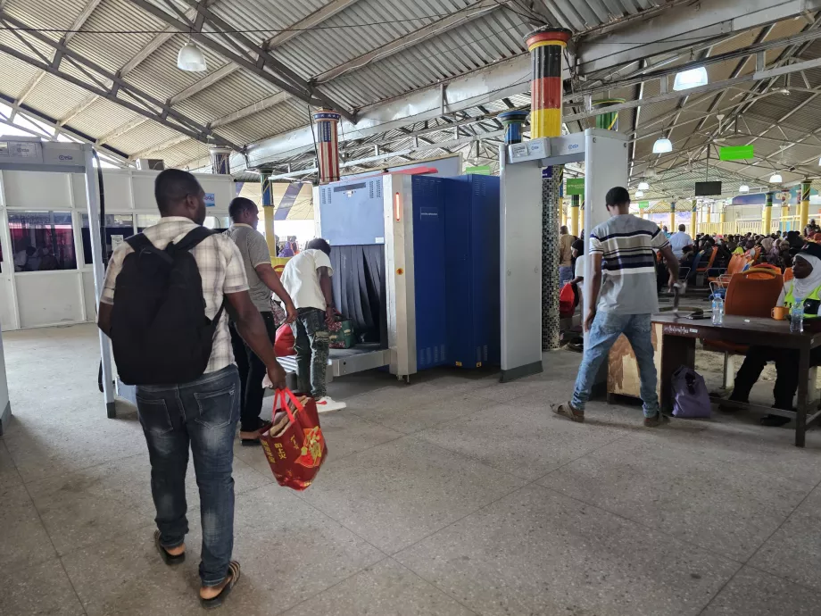 Sikkerhetskontroll i havnen