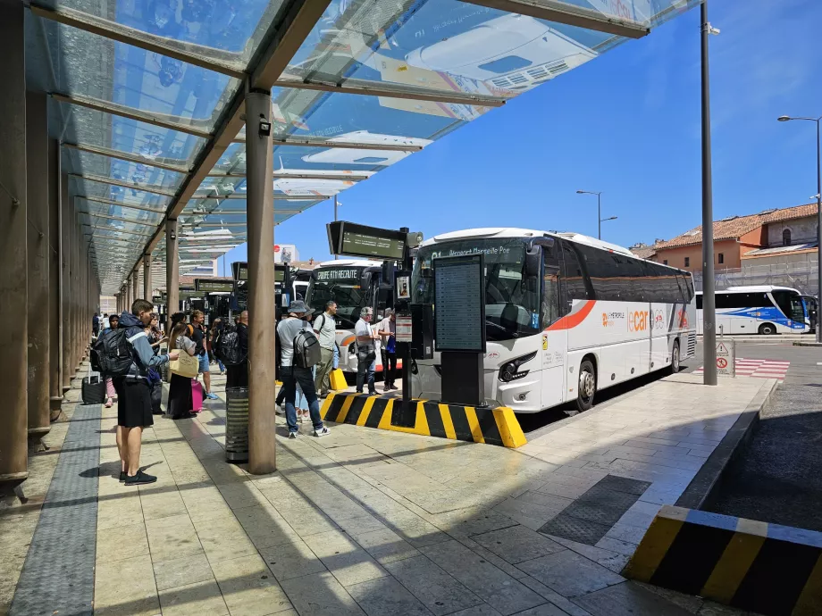 Bussholdeplass ved flyplassen, St Charles