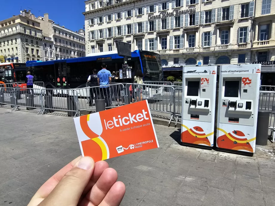 Billett til offentlig transport i Marseille og salgsautomater