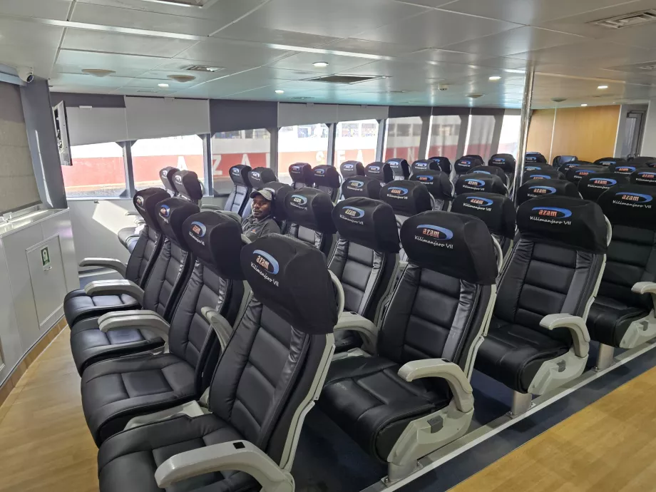 Interiør i katamaranen