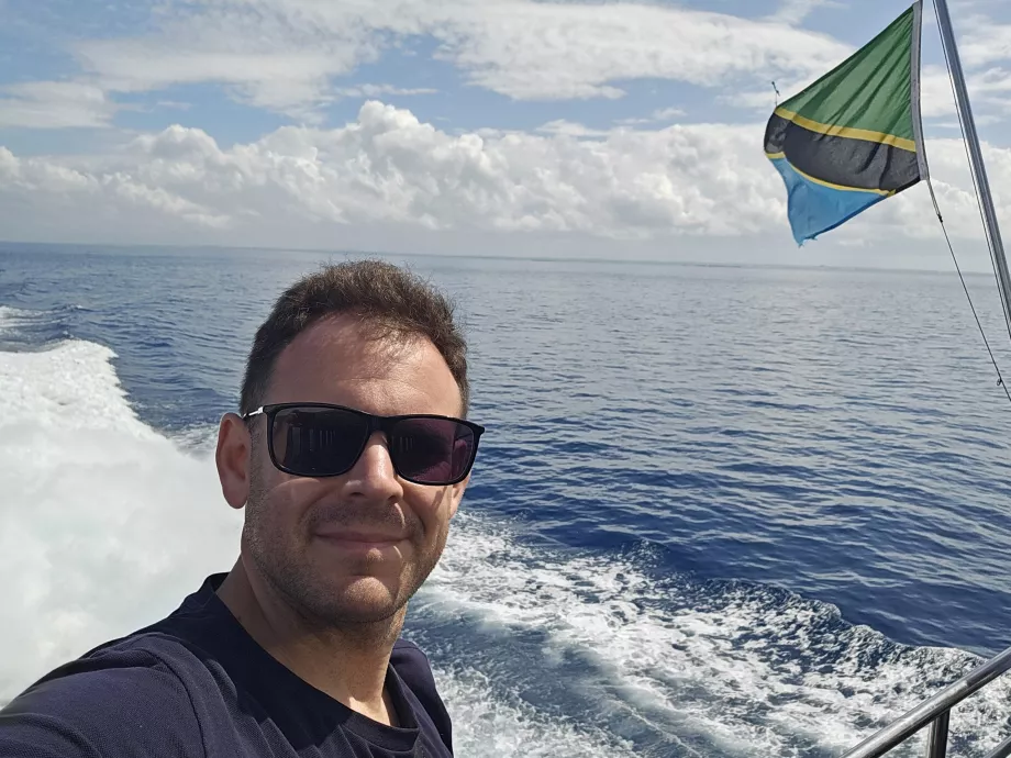 Jeg på fergen fra Zanzibar til Dar es Salaam