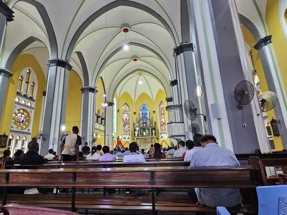 Interiøret i St. Josephs katedral