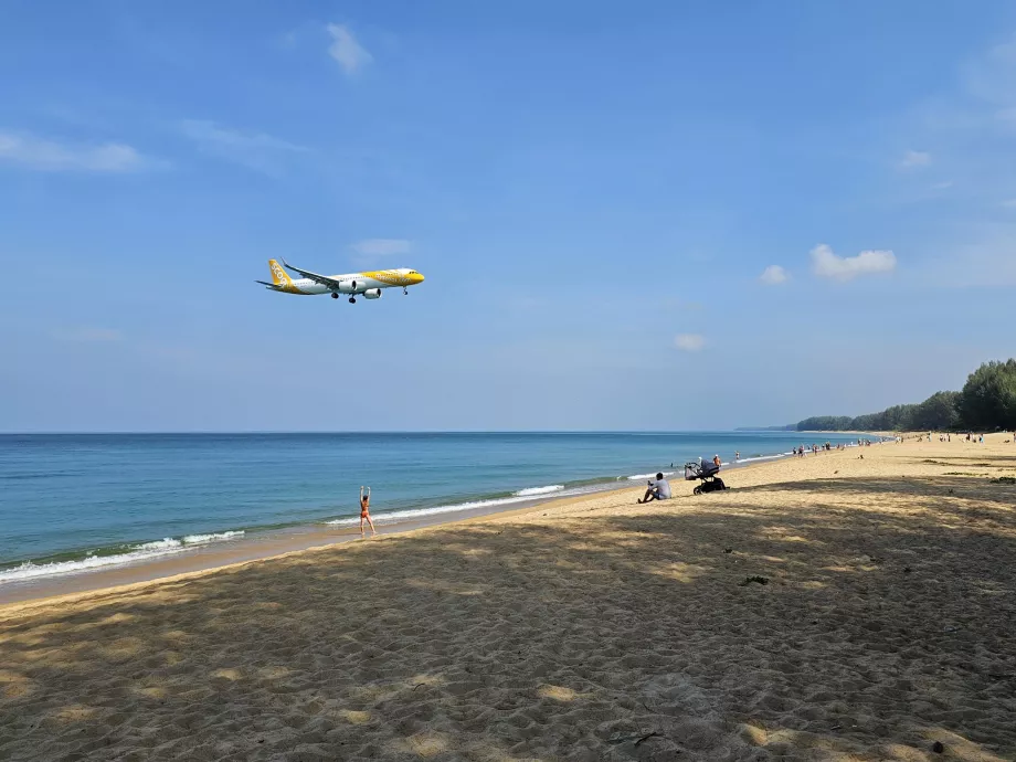 Scoot over Mai Khao-stranden