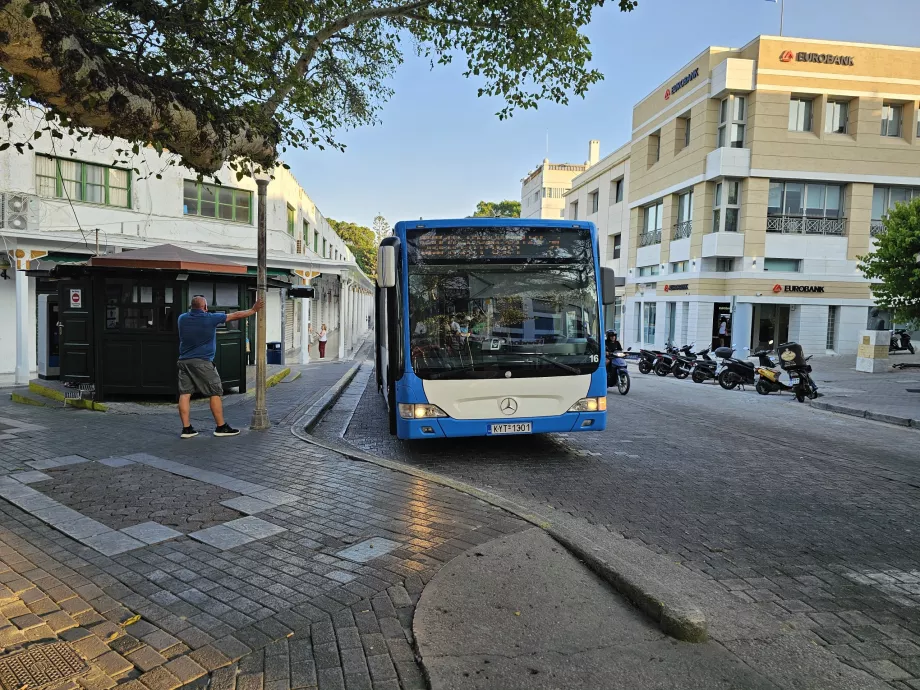 Bussholdeplass for flyplassen i sentrum av Rhodos