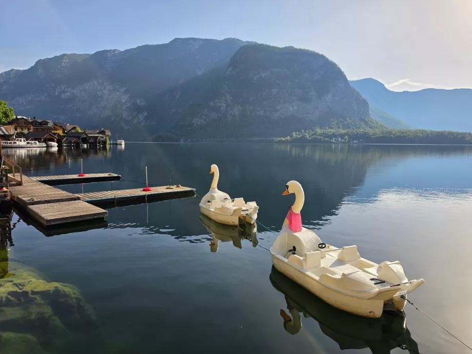 Pedalbåter på Hallstatt-sjøen