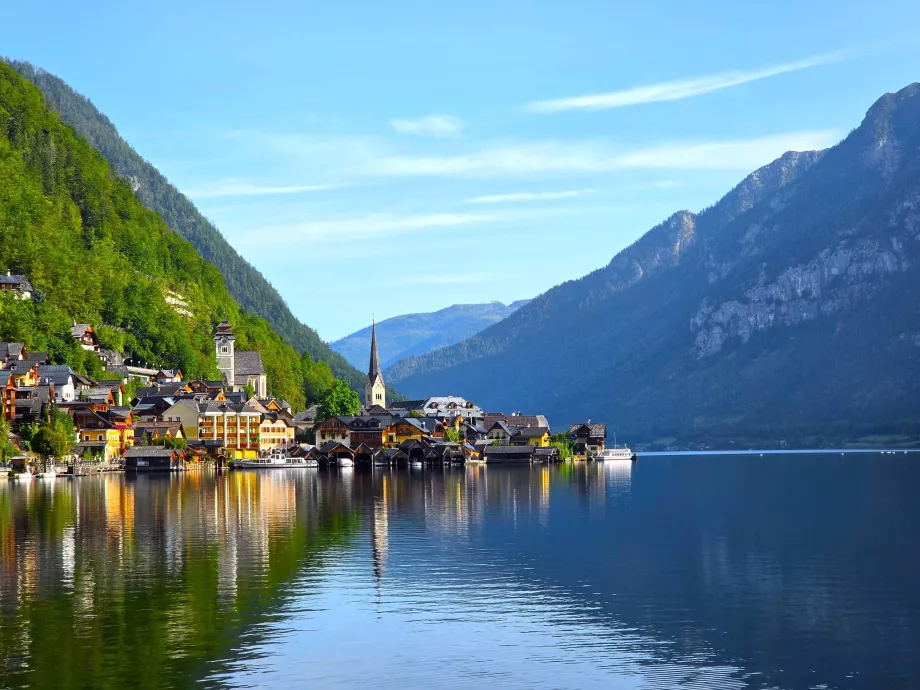 Utsikt over Hallstatt fra bussholdeplassen Lahn